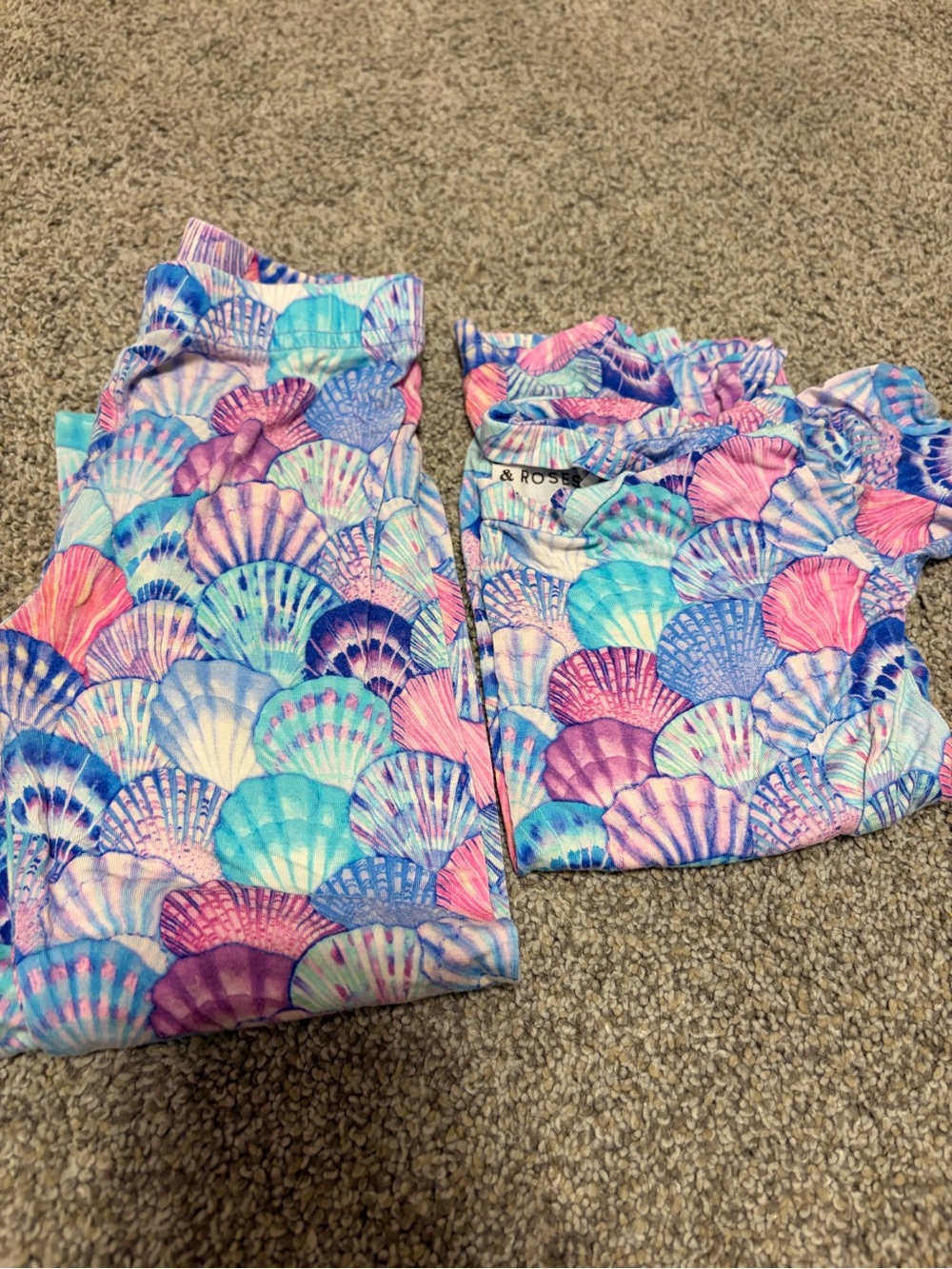 Girls' Multicolor Seashell Print Pajama Set